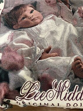 Lee Middleton Original Doll Throw